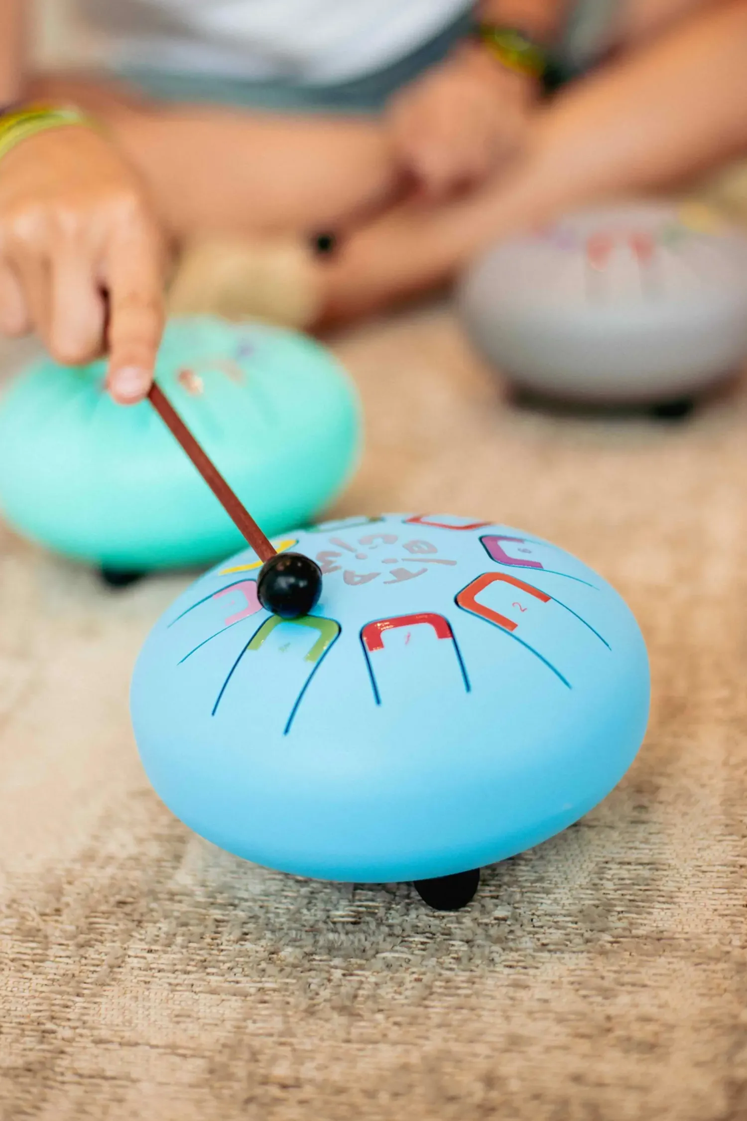 Juegaconmigo Bębenek językowy Baby Tambu śr. 15cm - Sky Kite