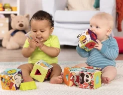 B.Toys Block Party – klocki materiałowe z sorterami