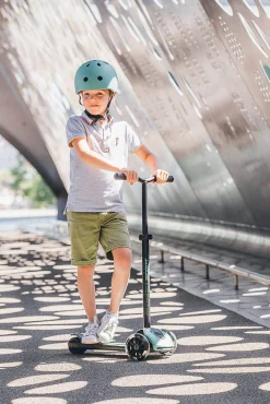 Scootandride Highwaykick 5 LED Hulajnoga trójkołowa balansowa ze świecącymi kółkami 5+ Forest
