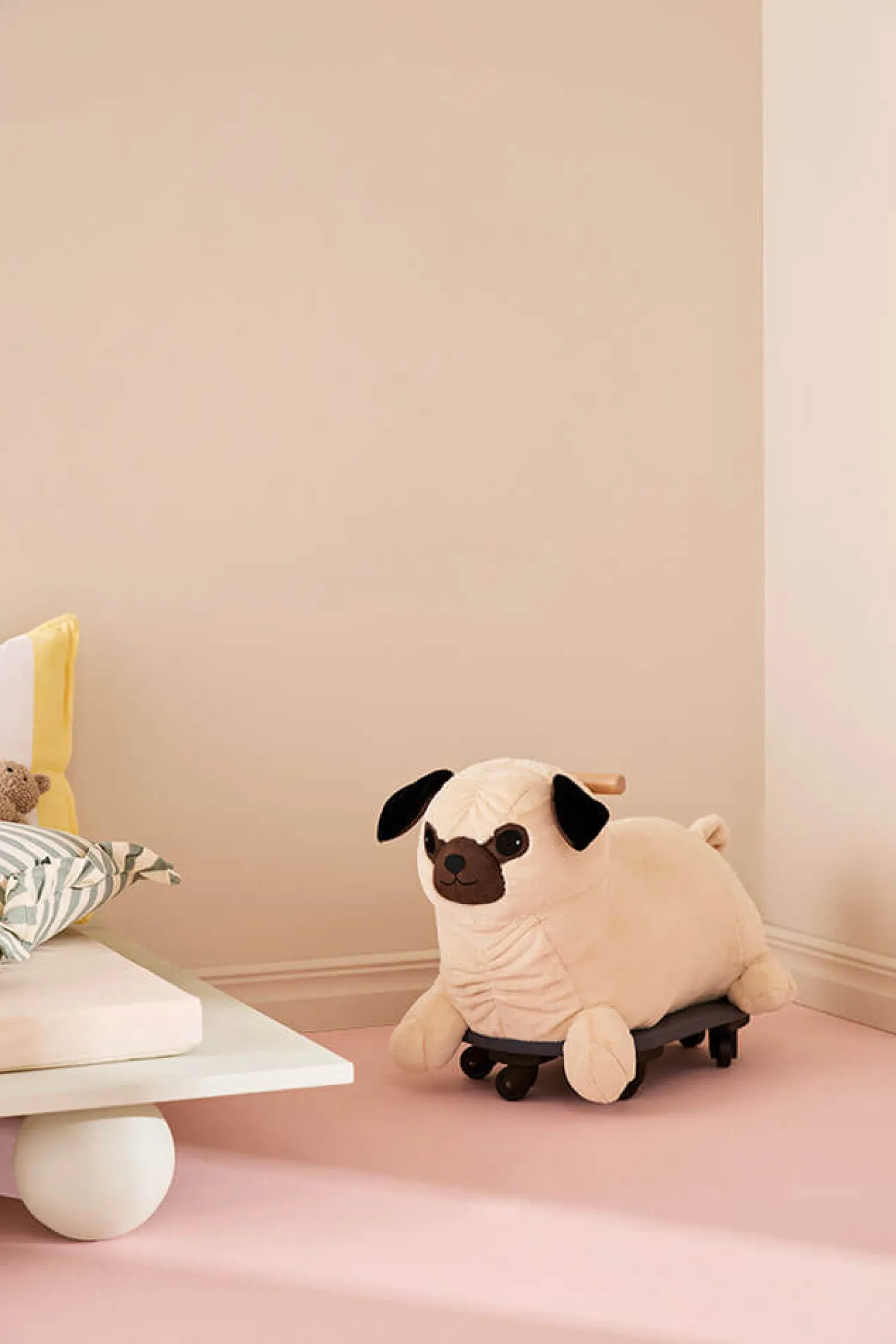 Kids Concept Jeździk piesek mops Peg