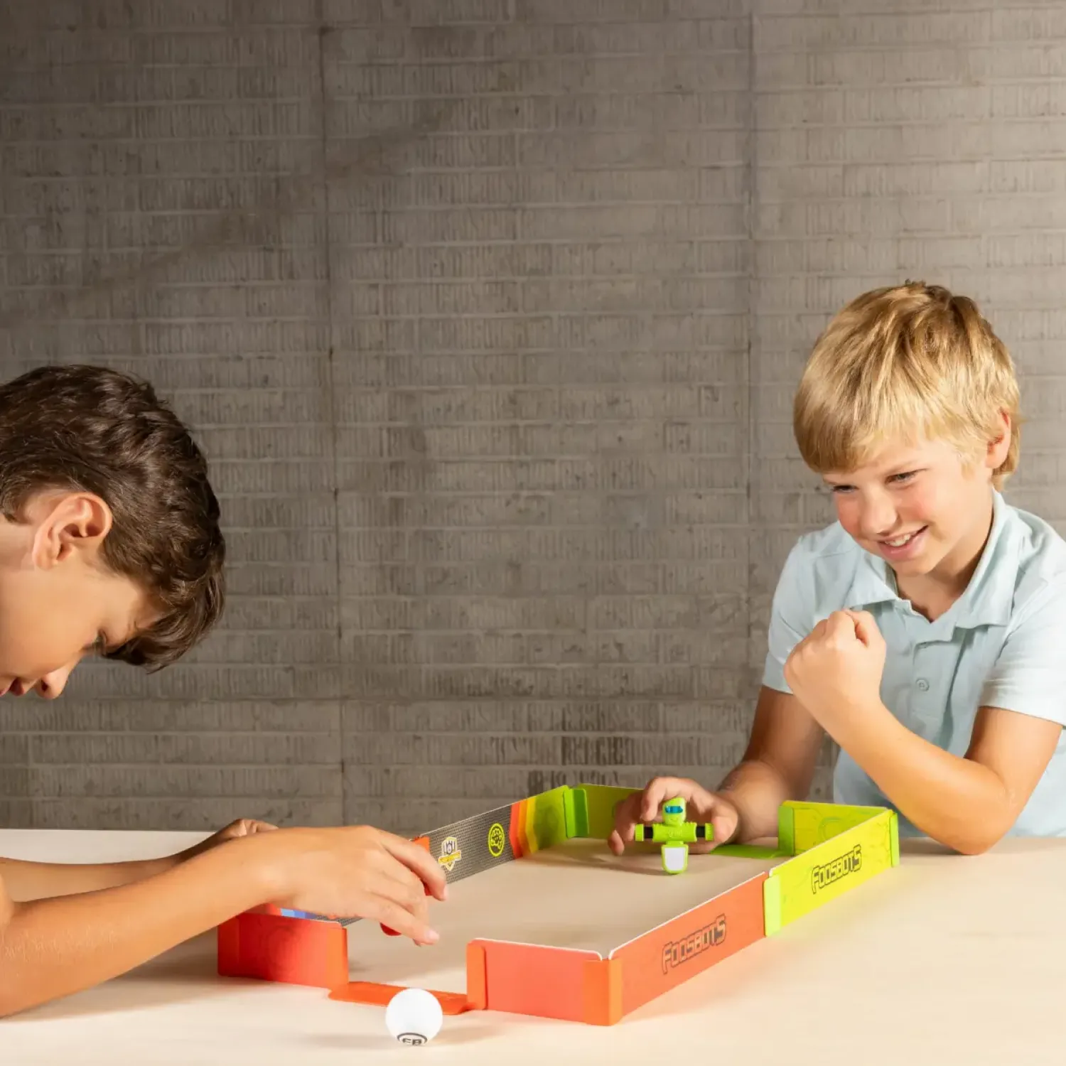 Fat Brain Toys Piłkarzyki Foosbots. Boisko do gry.