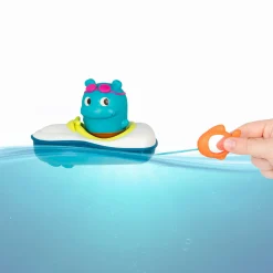 B.Toys Pull & Go Rider – łódka z napędem i rozkręcaną sikawką
