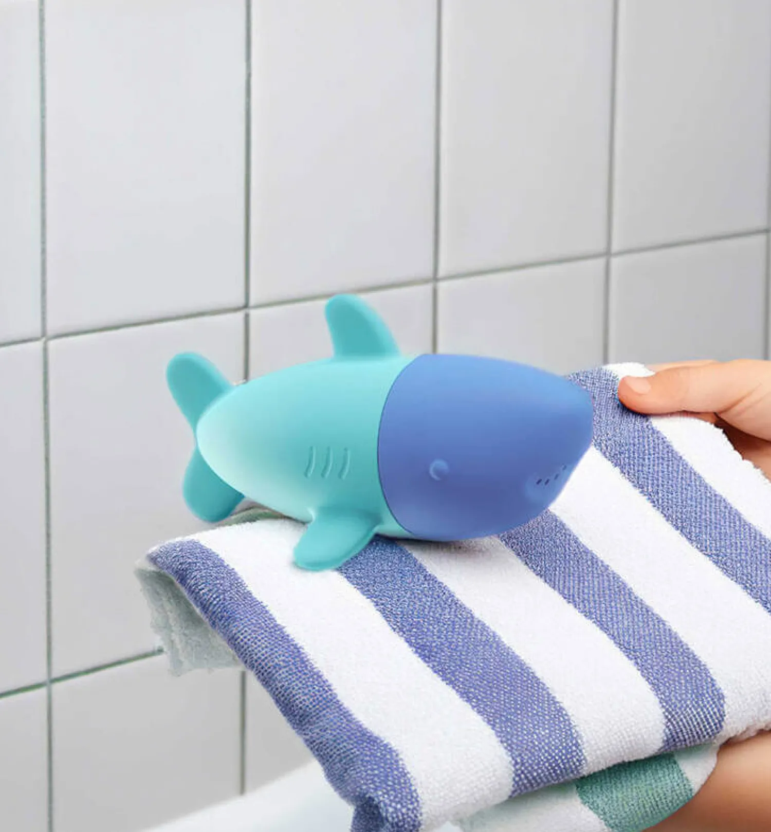 QUUT Silikonowa zabawka do kąpieli Squeezi Shark