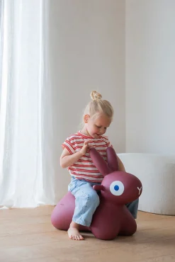 QUUT Skoczek Hoppi Bunny - Burgundy