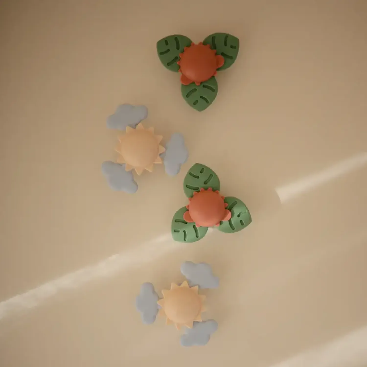 Mushie Spinner sensoryczny z przyssawką - Dino