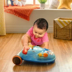 B.Toys Walk 'n’ Play– muzyczny chodzik-pchacz z odpinanym panelem interaktywnym