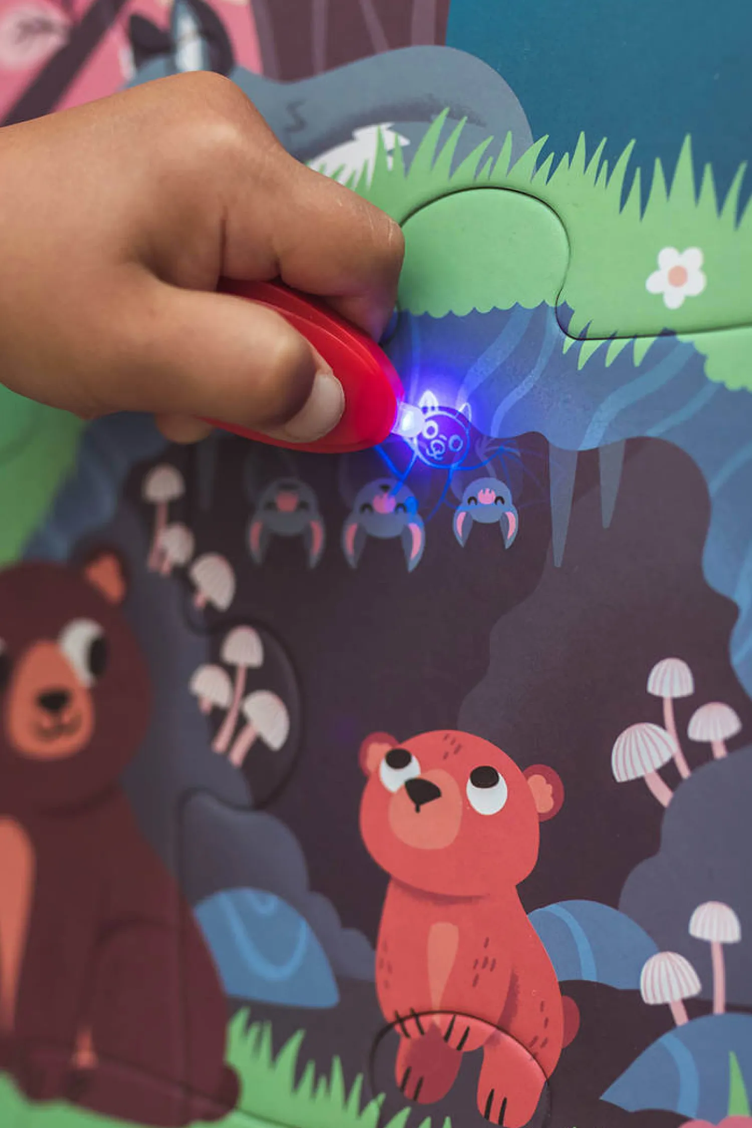 Janod Świecące puzzle z mini-lampką UV Las 24 elementy 3+