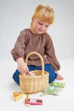 Tender Leaf Toys Wiklinowy koszyk z zestawem piknikowym