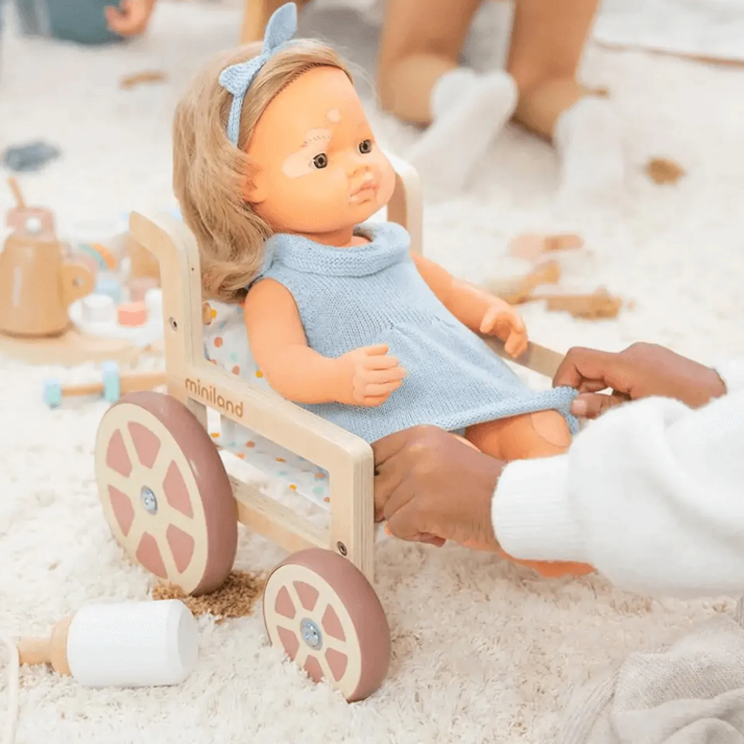 Miniland Wózek inwalidzki dla lalek